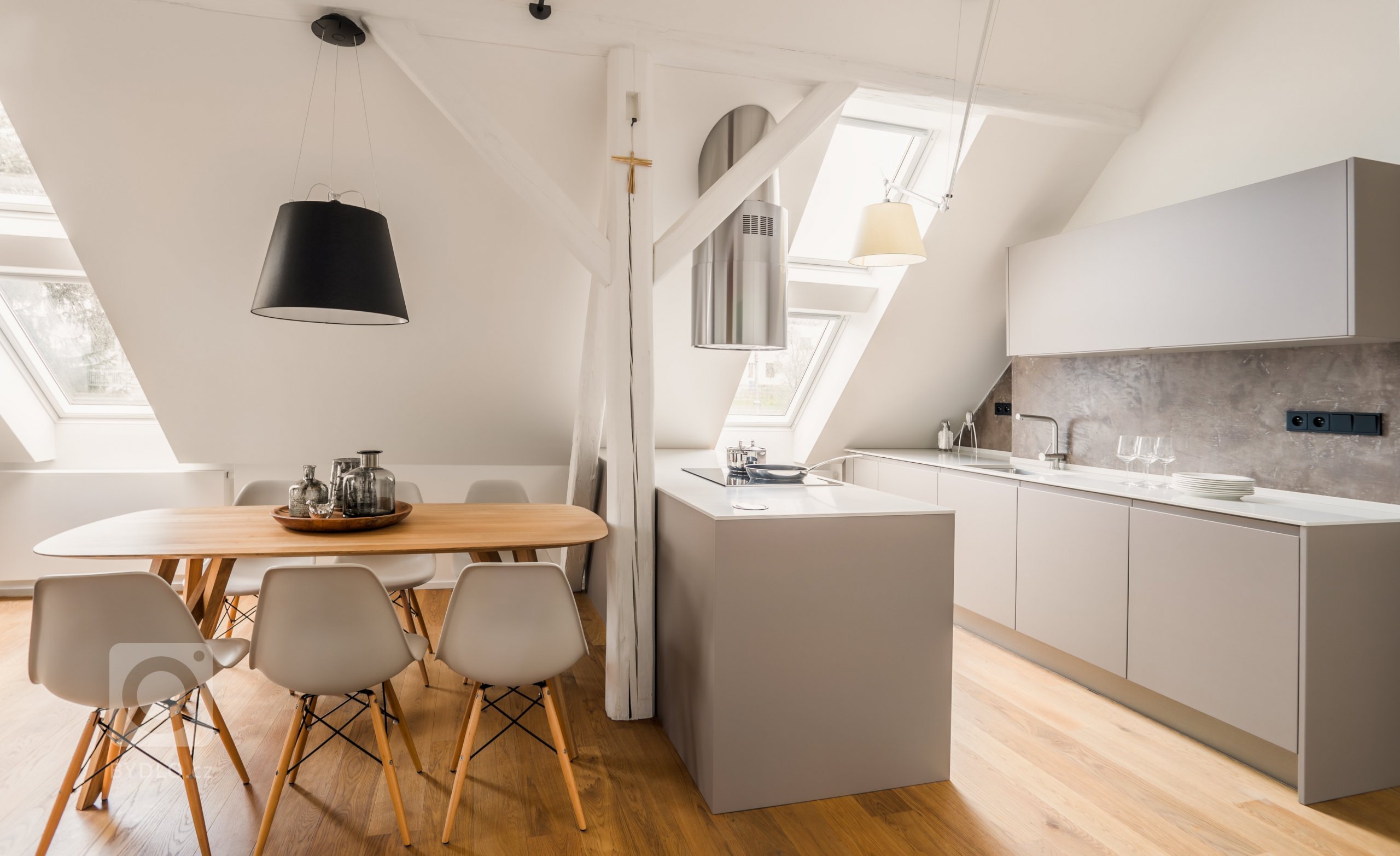 PURE | EVERMATT I po roce praktického užívání jsou kuchyně lakované nano lakem Evermatt stále jako nové. Na doprovodných obrázcích představujeme ukázku…