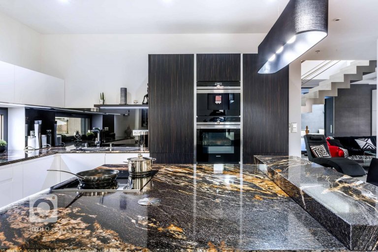 add picture to album