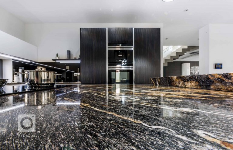 add picture to album