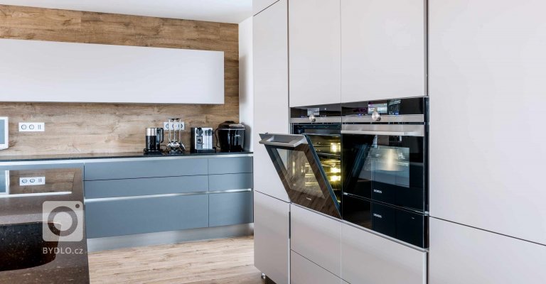 add picture to album