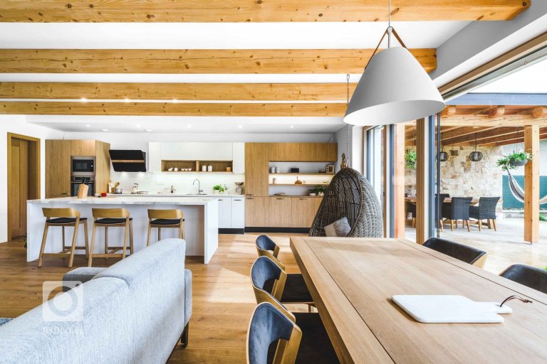 add picture to album