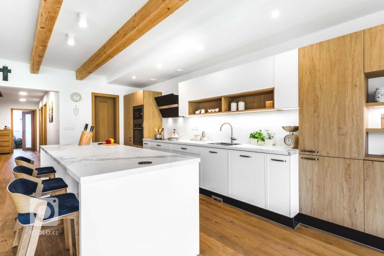 add picture to album