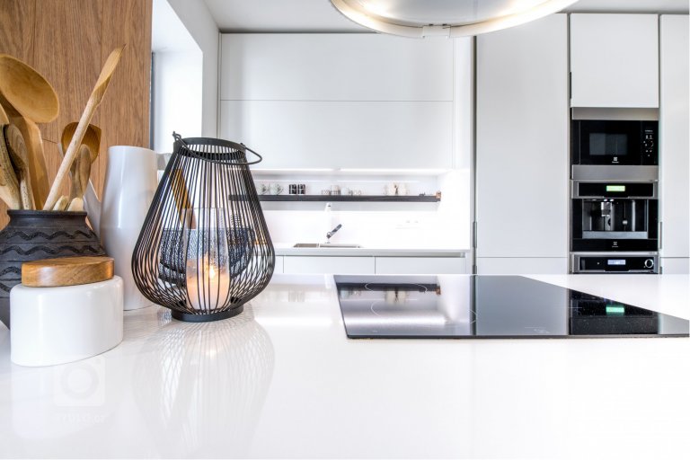 add picture to album