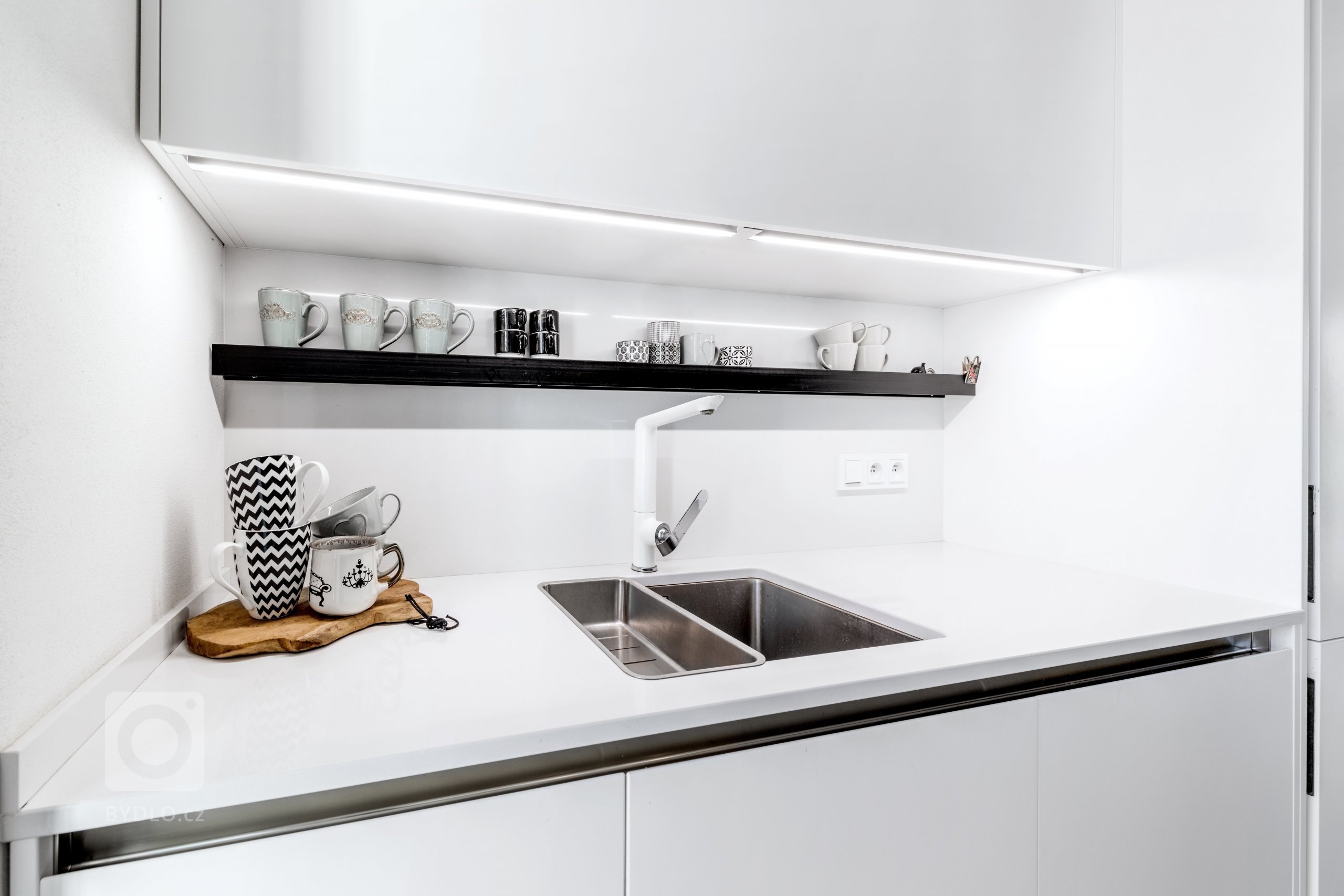 V JEDNODUCHOSTI JE KRÁSA. A NEJEN ONA.

Majitelce se vždy líbily moderní stavby. Nikdy by si nepomyslela, že si jednou s manželem pořídí to, co nikdy…