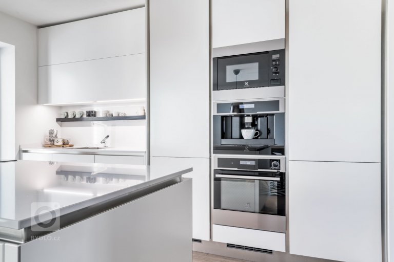 add picture to album