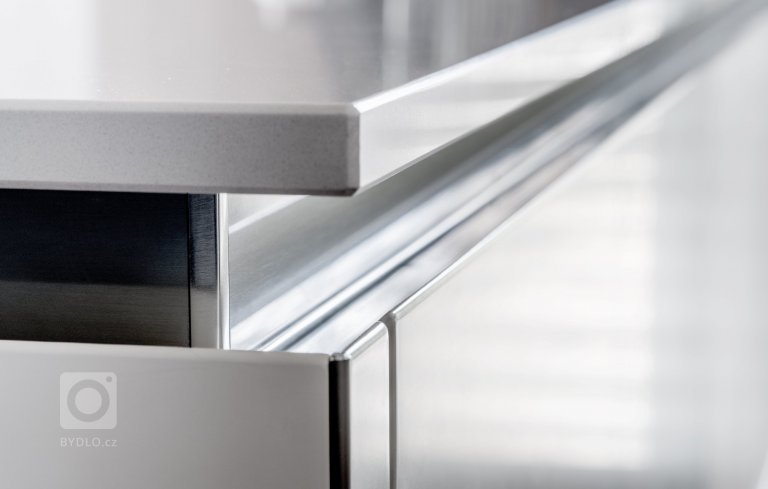 add picture to album