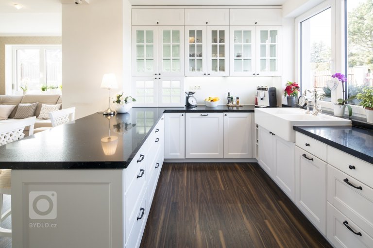 add picture to album