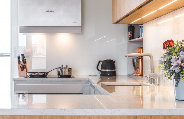 add picture to album