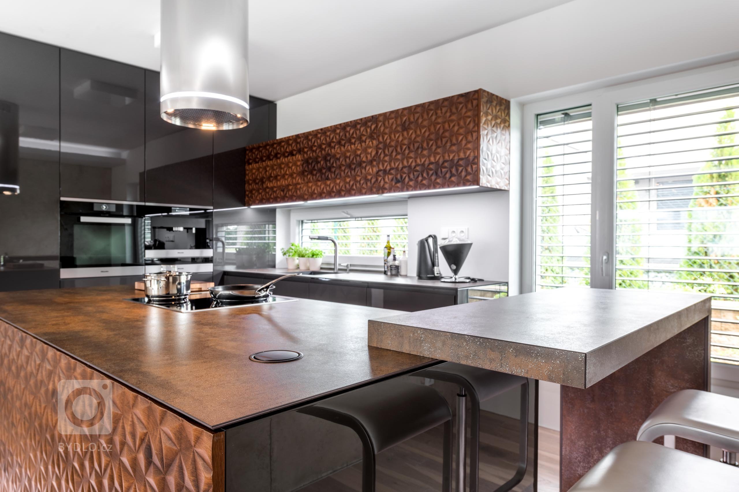 Kuchyně DIAMOND | ANTRACIT GLOSS
JEDINEČNÝ 3D DESIGN. VÍCE VRSTEVNATÉ ZÁŽITKY.

&nbsp;

Průmyslová revoluce v domácím podání. Luxusní modernistická…