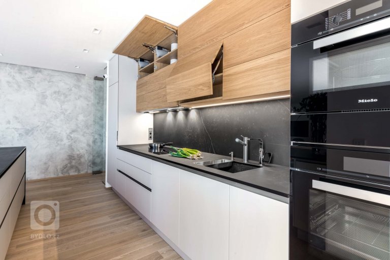 add picture to album