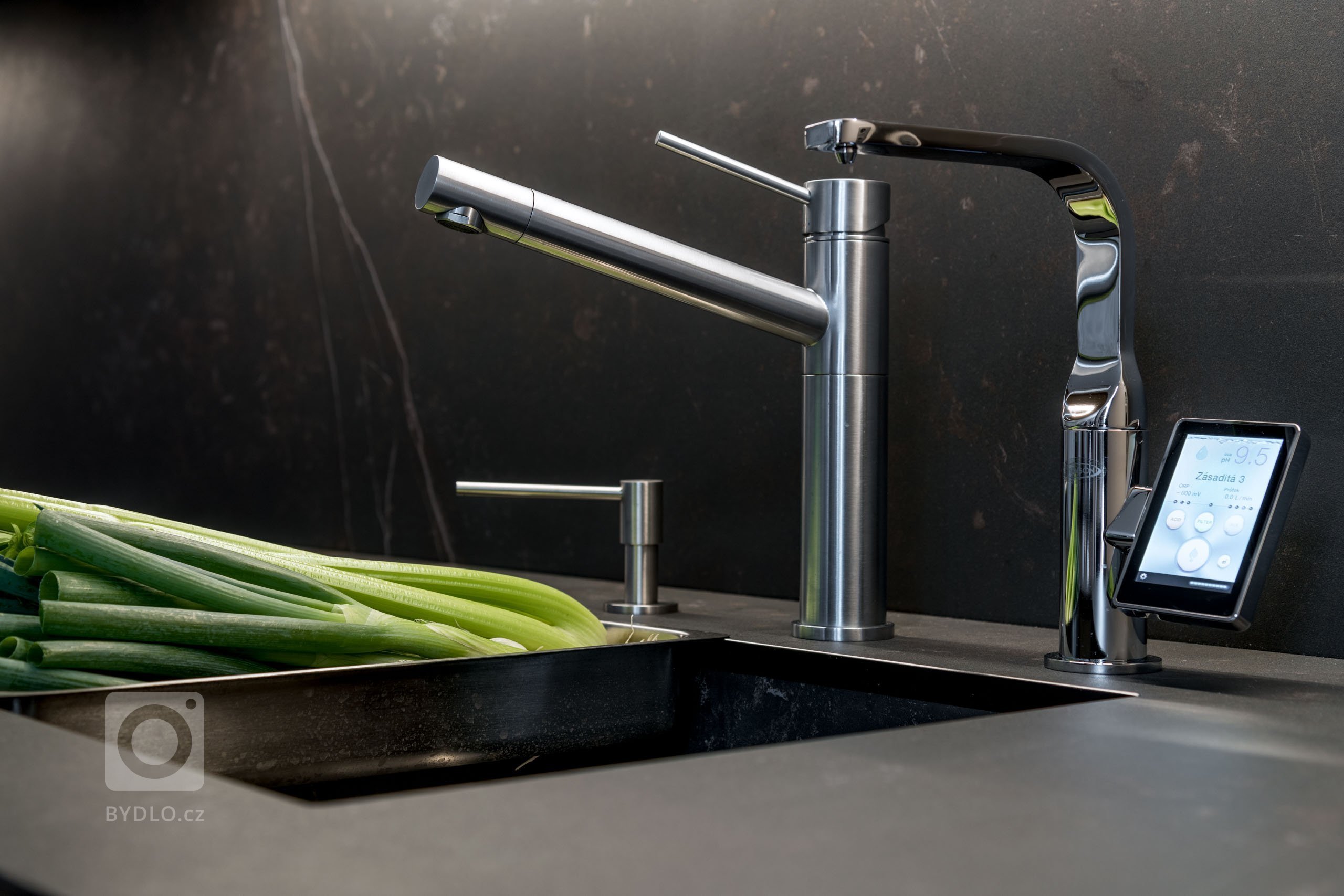 Kuchyně EXCLUSIVE | KASHMIR EVERMATT - KOMFORT KOMBINOVANÝ S ÚČELNOSTÍ

Prostor sdíleného požitku i místo pro seberealizaci. Kuchyně Exclusive Kasmir…