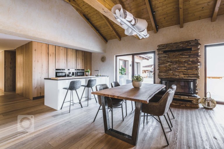 add picture to album