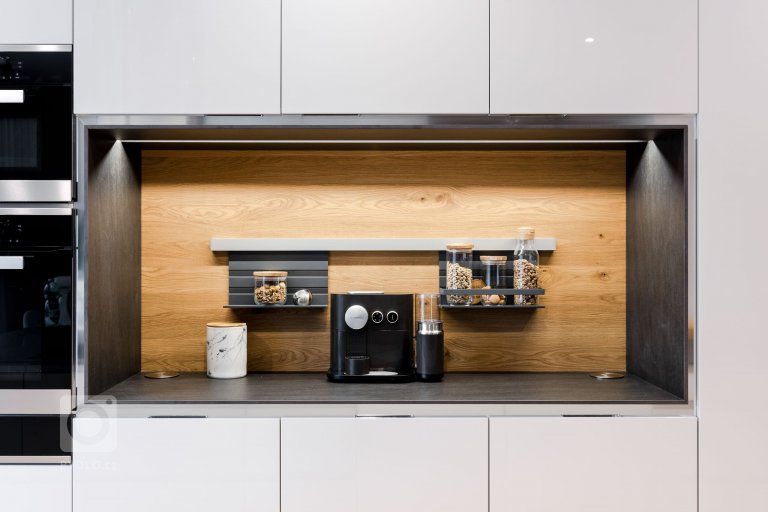 add picture to album