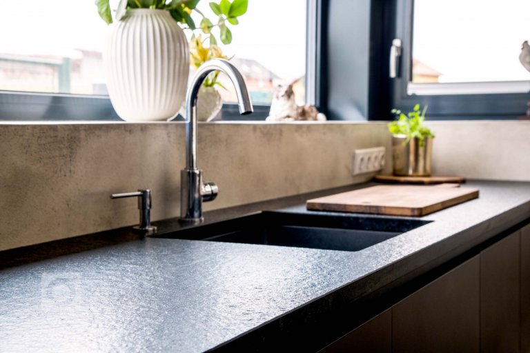 add picture to album