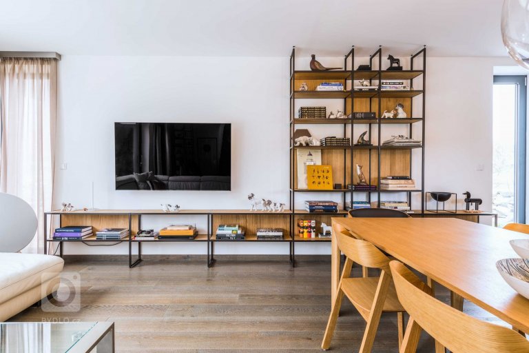 add picture to album