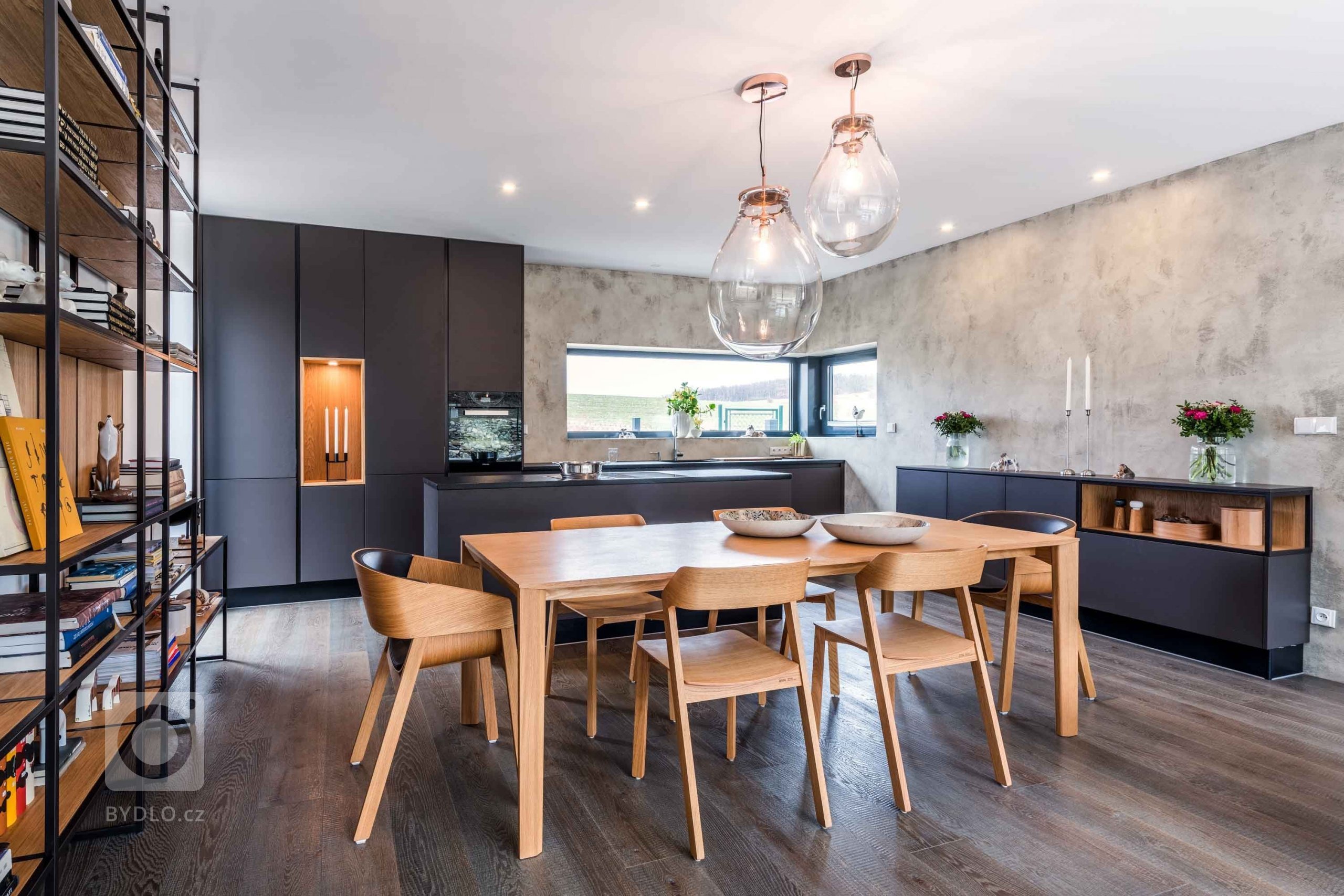 Překrásná kuchyň, kde jsou využity nejnovější materiály a funkce, kladoucí důraz na ergonomii. V této kuchyni je efektivně využitý prostor, zvolené skříňky…