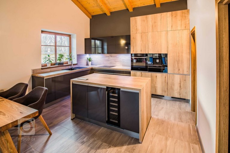 add picture to album