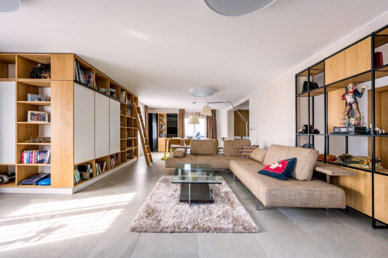 add picture to album