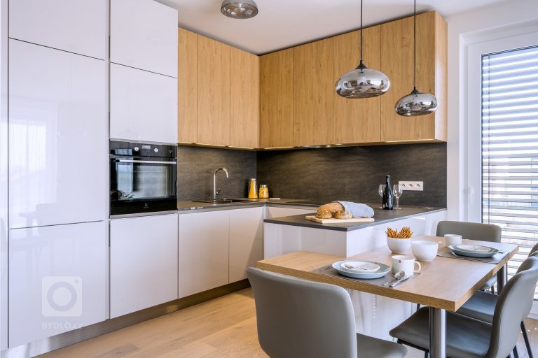 add picture to album