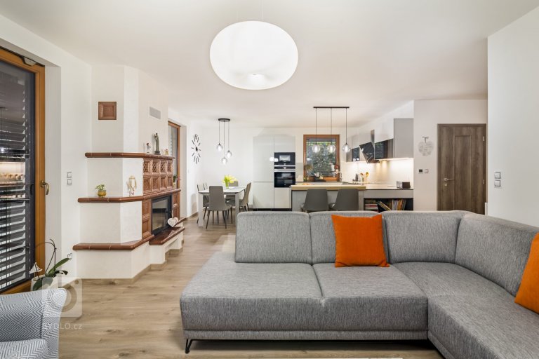 add picture to album