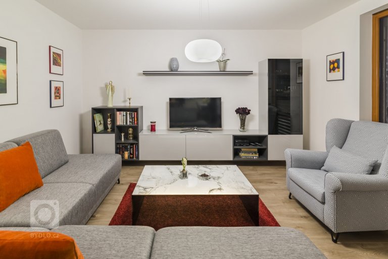 add picture to album