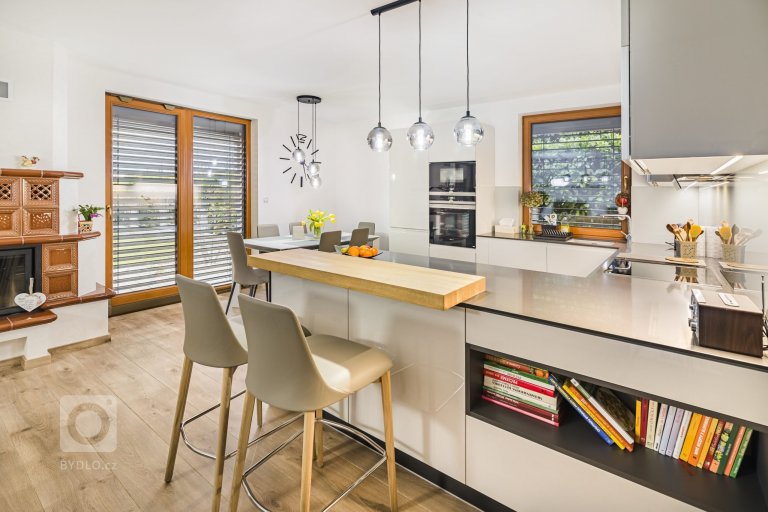 add picture to album