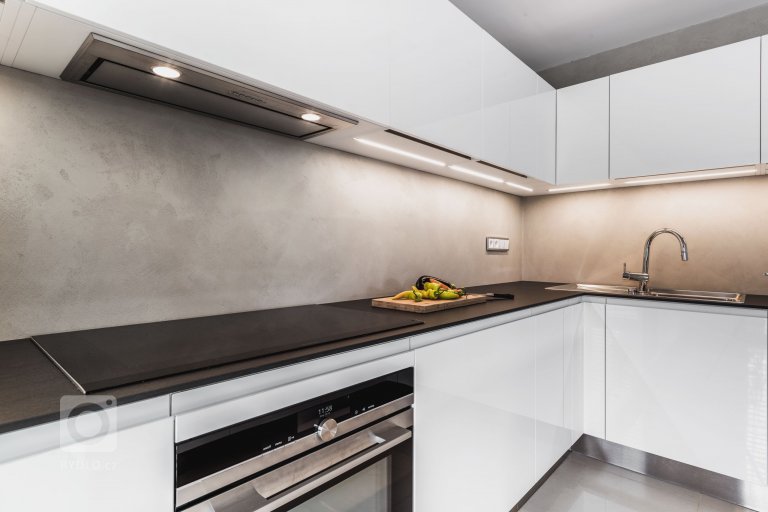 add picture to album