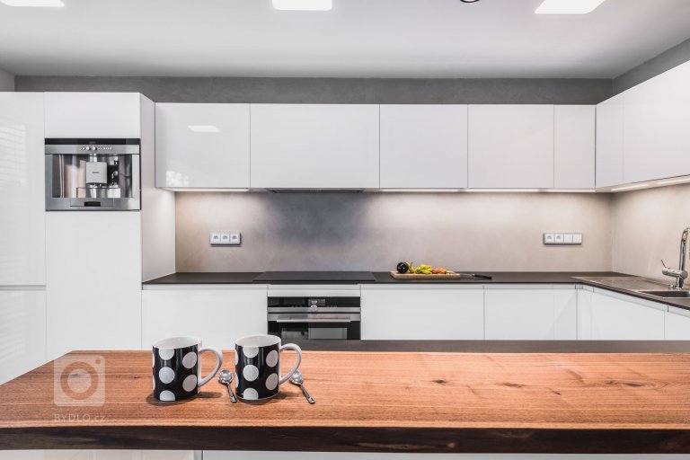 add picture to album