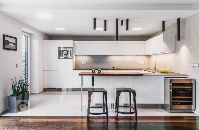 add picture to album