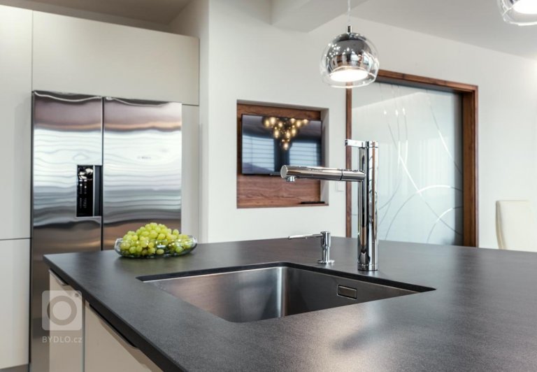 add picture to album