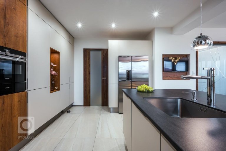 add picture to album