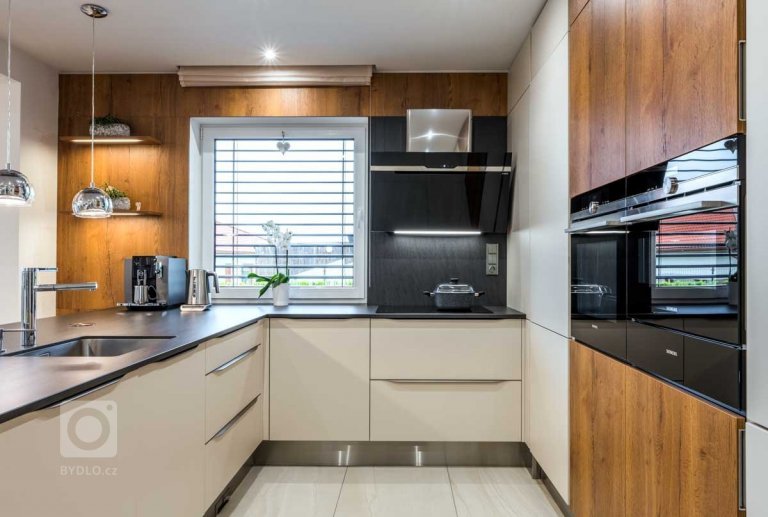 add picture to album