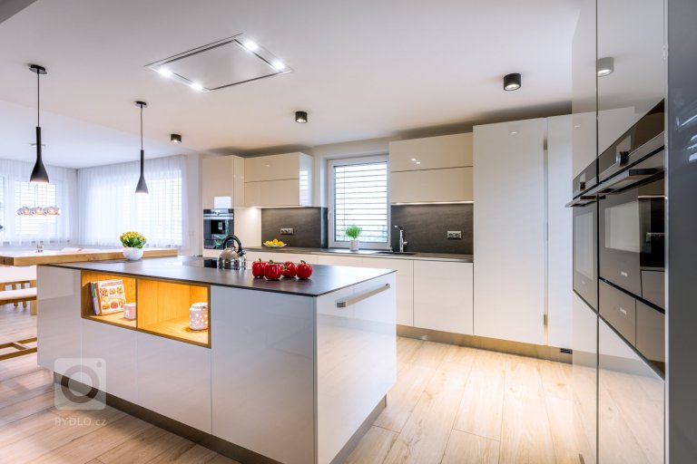 add picture to album