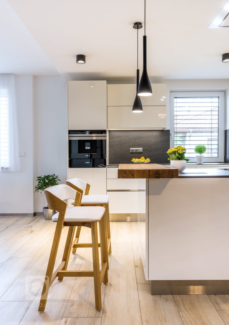 add picture to album