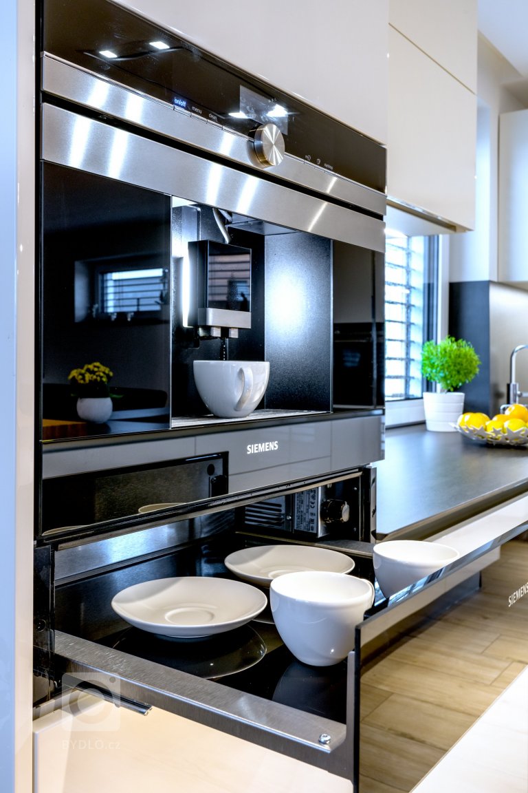 add picture to album