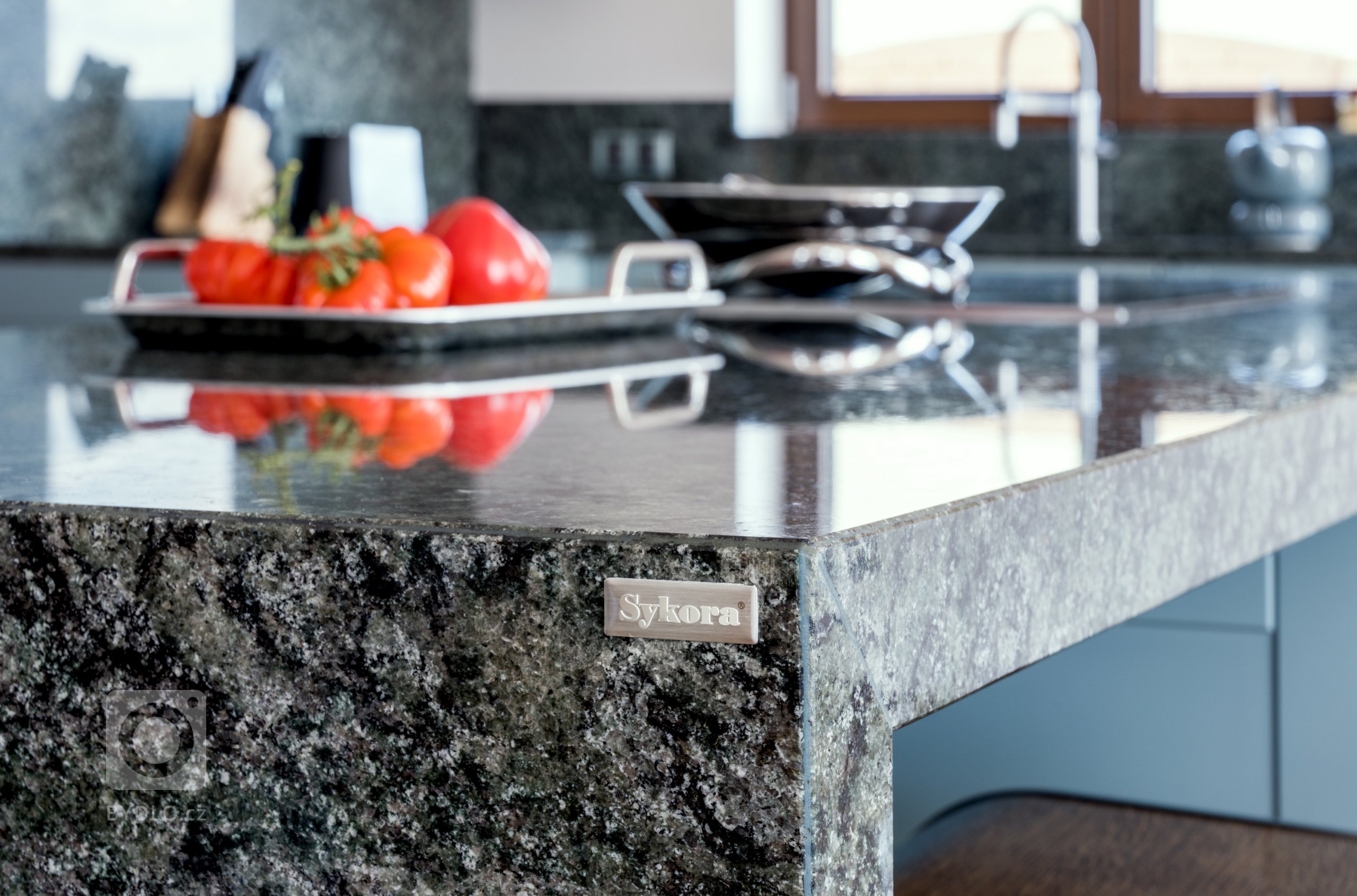 Kvalitní žulová deska se vyplatí. Vypadá luxusně a zároveň má skvělé vlastnosti.