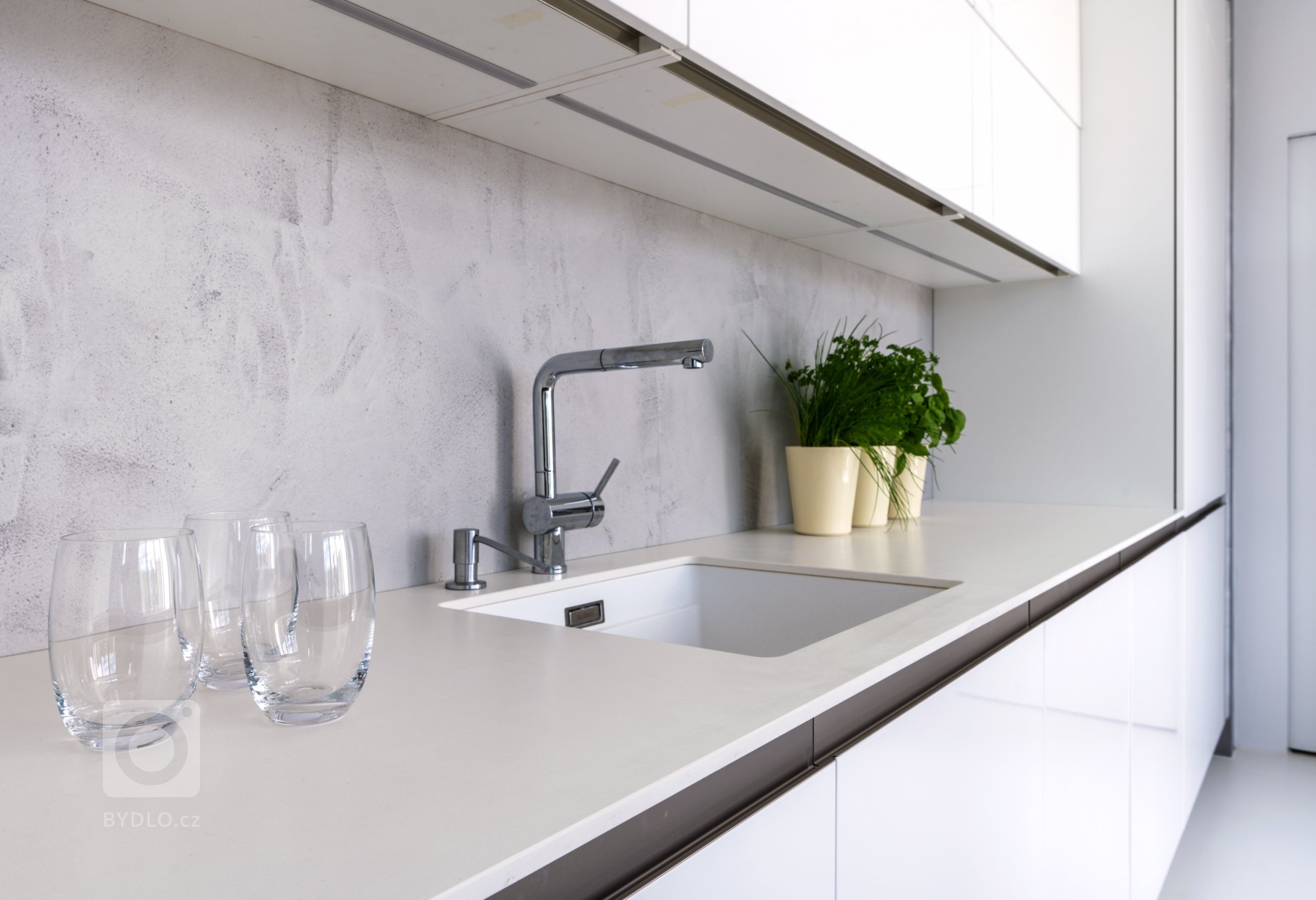 Velkolepý dům vyžaduje velkolepou kuchyni. Právě ona je totiž jeho duší i srdcem. Tady se protíná každodenní život rodiny i uspokojují individuální chutě.…