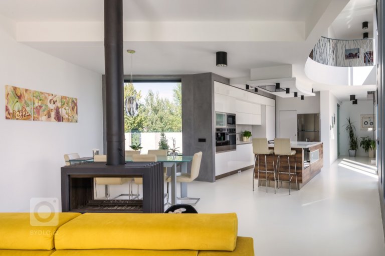 add picture to album