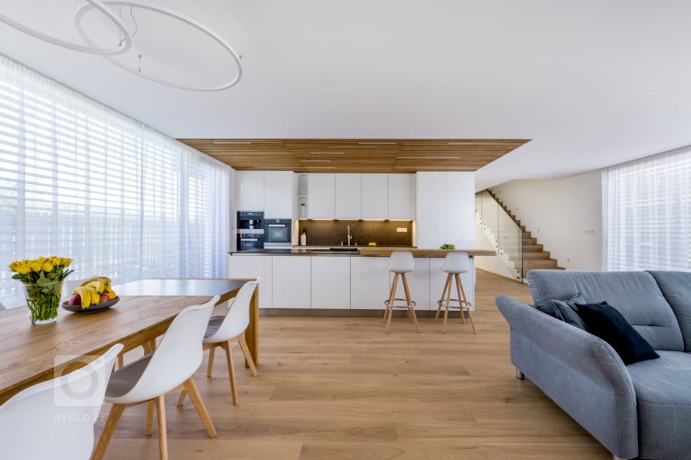 add picture to album