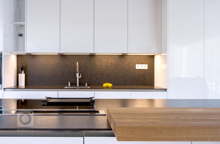 add picture to album