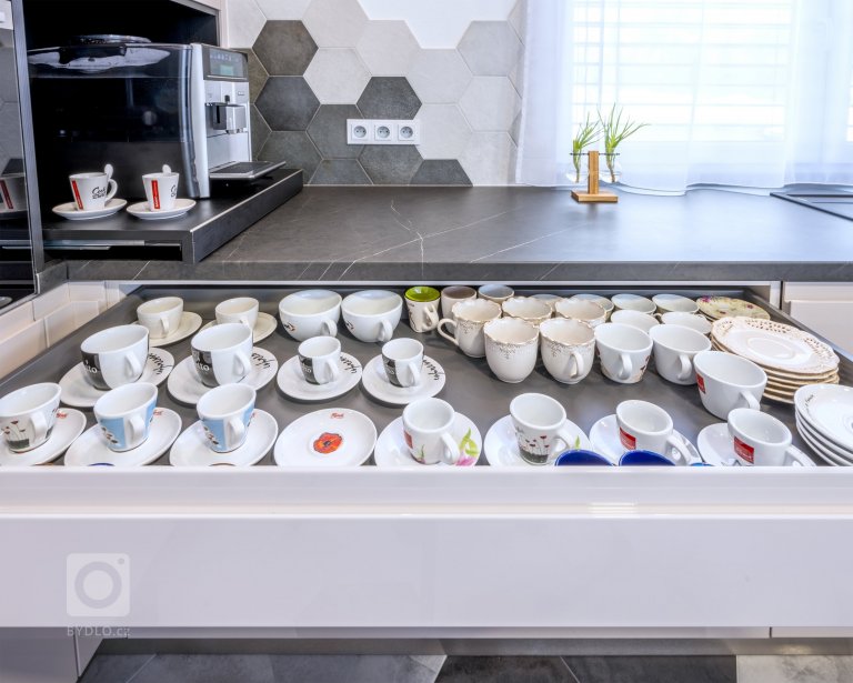 add picture to album