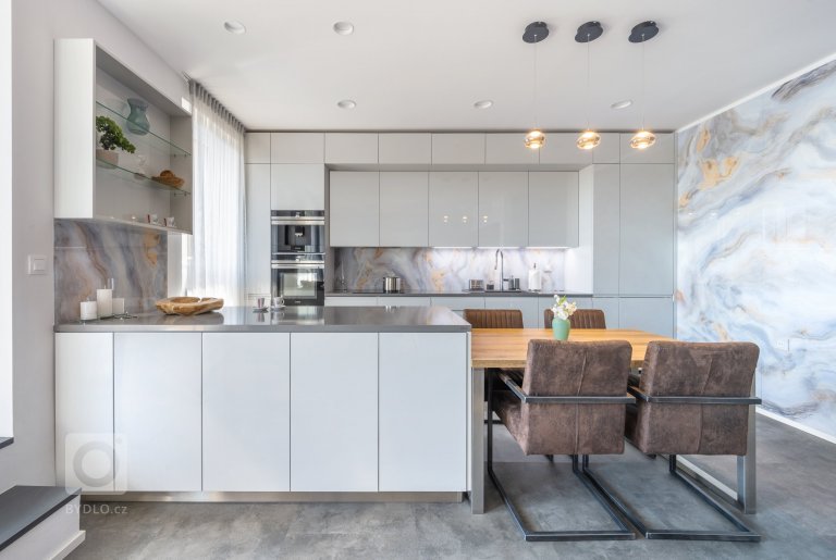 add picture to album