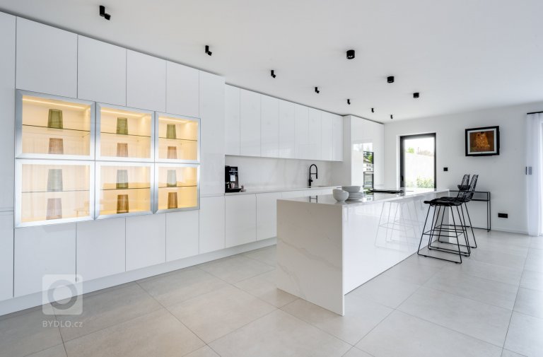 add picture to album