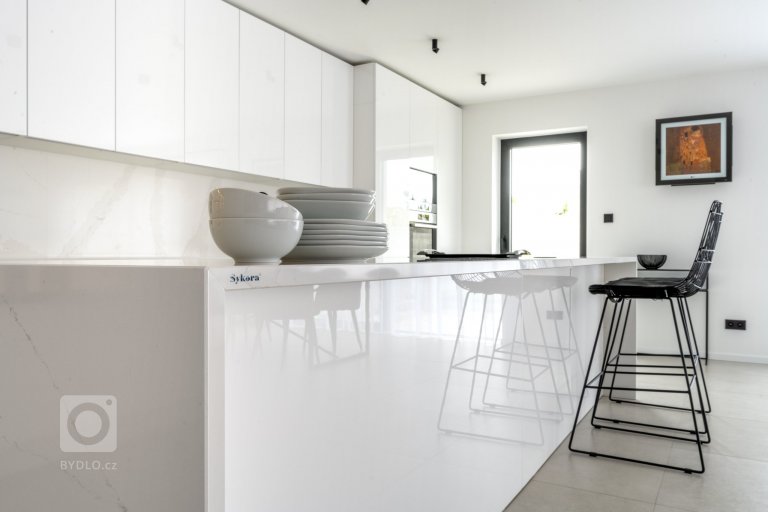 add picture to album