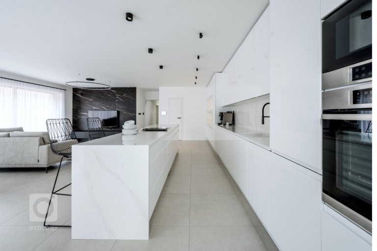 add picture to album