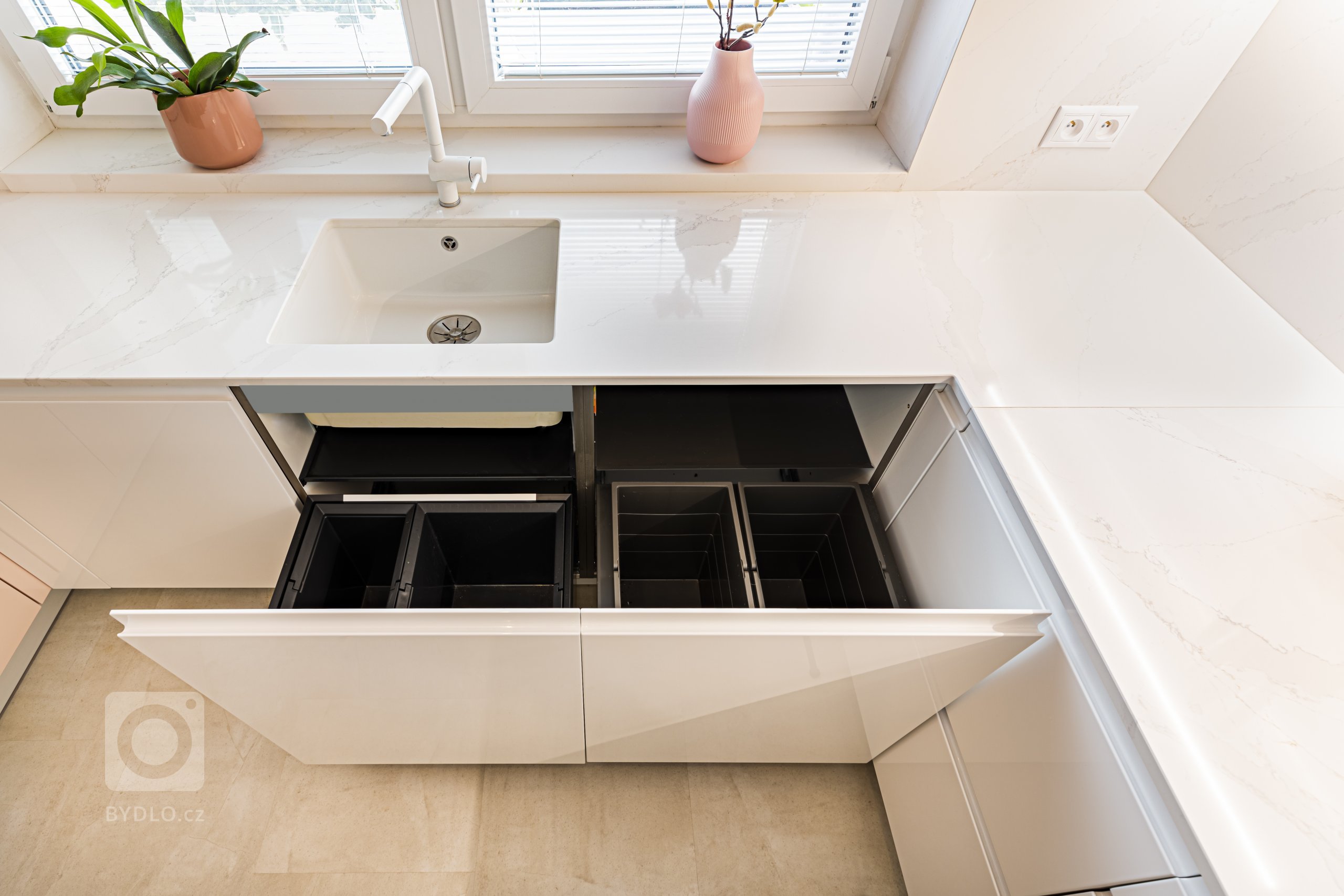 PURE LAK BÍLÁ S RŮŽOVOU

Romantická kuchyně, ve které vykvetou všechny vaše nápady. Vařte, pečte, zažijte ten nejkrásnější čas s těmi, na kterých vám záleží.…