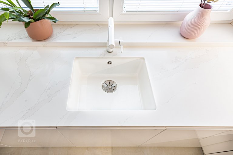 add picture to album