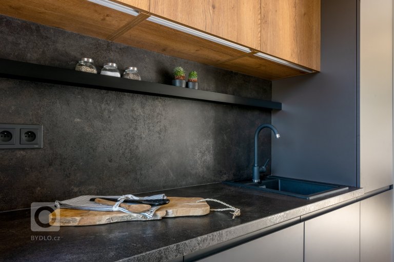 add picture to album