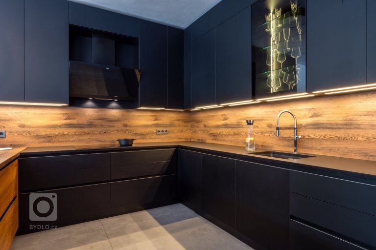 add picture to album