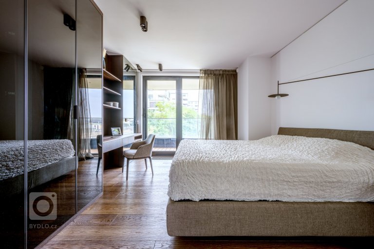 add picture to album